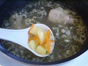 Яичный суп с курицей - фото шаг 4