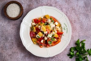 Салат с сыром, ананасом и помидорами - фото шаг 11