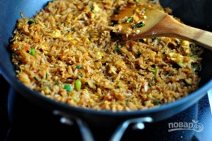 Жареный рис с соевым соусом - фото шаг 10
