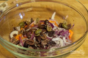 Салат из овощей с сухариками - фото шаг 4