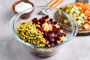 Салат винегрет с майонезом - фото шаг 5