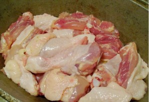 Курица с капустой в духовке - фото шаг 1