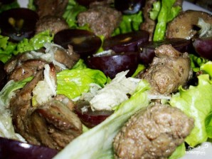 Салат с виноградом и куриной печенью - фото шаг 5