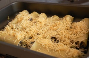 Каннеллони с сыром и грибами - фото шаг 6