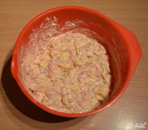 Рубленые куриные котлеты с сыром на сковороде - фото шаг 2