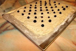Пирог со смородиной на кефире - фото шаг 6