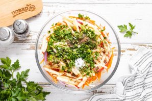 Салат из свежей капусты - фото шаг 8