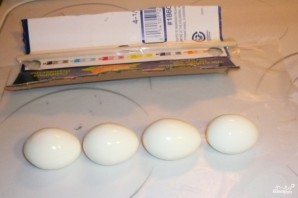 Яйца в форме сердечек - фото шаг 3
