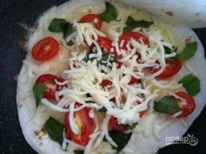Кесадилья с сыром и помидорами - фото шаг 3