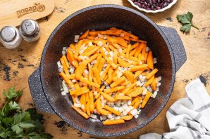 Салат с фасолью на зиму - фото шаг 5