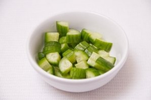 Салат с авокадо и огурцом - фото шаг 2