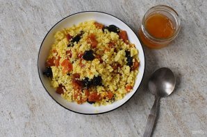 Постная пшенная каша с сухофруктами - фото шаг 11