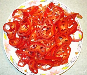 Греческий салат с помидорами - фото шаг 3