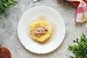 Зразы картофельные с мясом в духовке - фото шаг 6