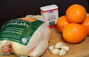 Курица в духовке с апельсинами - фото шаг 1