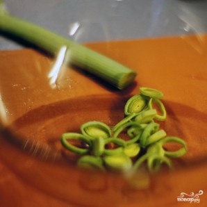 Зеленый салат с каперсами - фото шаг 3