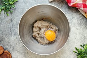 Фаршированная курица в духовке - фото шаг 7