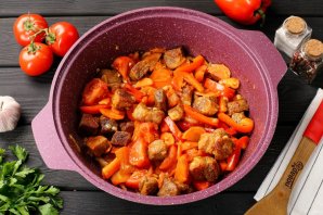 Тушёная картошка с мясом и овощами - фото шаг 6