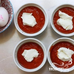 Запеченные яйца в томатном соусе - фото шаг 5
