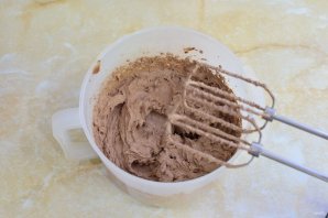 Шоколадный слоеный торт - фото шаг 13