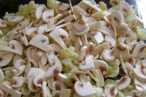 Цветная капуста с грибами в духовке - фото шаг 3