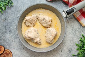 Тушеные куриные бедра - фото шаг 9