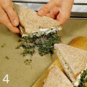 Куриный сандвич с кресс-салатом - фото шаг 4