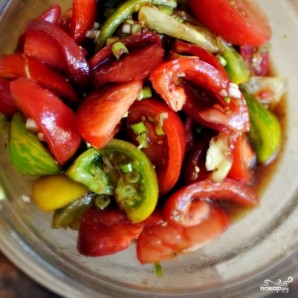Особый салат из разноцветных помидоров - фото шаг 9
