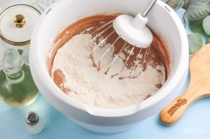 Шоколадный пирог с грушами - фото шаг 4