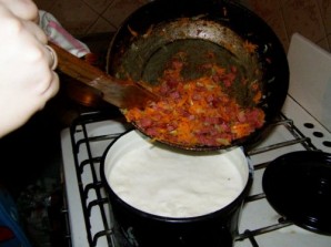 Суп с сыром и колбасой  - фото шаг 6