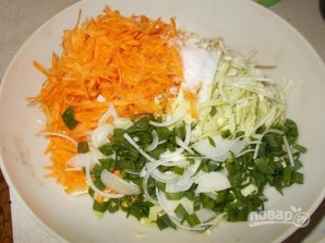 Салат витаминный с капустой и морковью - фото шаг 4