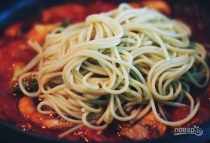 Спагетти с томатным соусом и овощами - фото шаг 4
