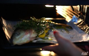 Рыба с тимьяном и луком - фото шаг 8