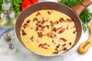 Омлет с лисичками - фото шаг 5