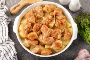 Куриная грудка, запеченная с картофелем - фото шаг 8