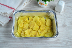 Курица с ананасами и картошкой в духовке - фото шаг 3