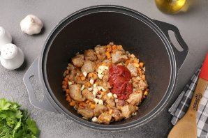 Картошка тушёная со свининой и фасолью - фото шаг 4