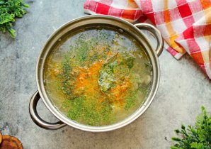 Щи с кислой капустой и мясом - фото шаг 10