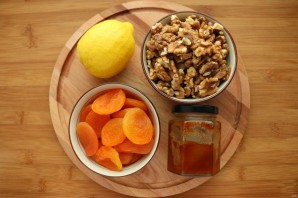 Курага с медом и орехами для иммунитета  - фото шаг 1