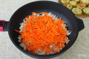 Жареные кабачки с морковью и луком - фото шаг 4