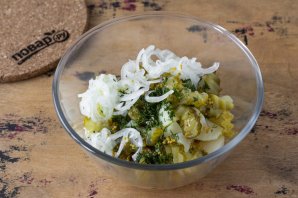 Салат с кукурузой и солеными огурцами - фото шаг 6