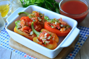 Перец фаршированный овощами в томатном соке - фото шаг 4