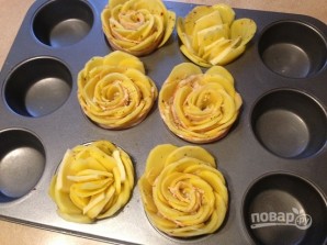 Розы из картофеля с беконом - фото шаг 9
