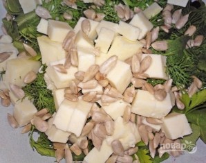 Салат из вареной свеклы с сыром - фото шаг 9