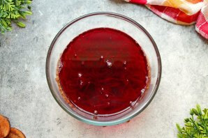 Холодный борщ с курицей и маринованной свеклой - фото шаг 6