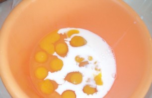 Омлет из перепелиных яиц в мультиварке - фото шаг 3
