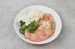 Мясной рулет с яйцом - фото шаг 2