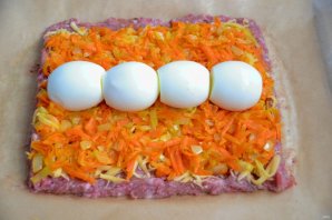 Рулет из фарша с яйцом - фото шаг 11