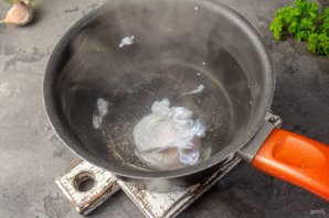 Турецкая яичница "Чылбыр" с йогуртом - фото шаг 5