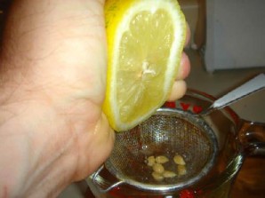 Овощной салат с креветками и лимоном - фото шаг 12